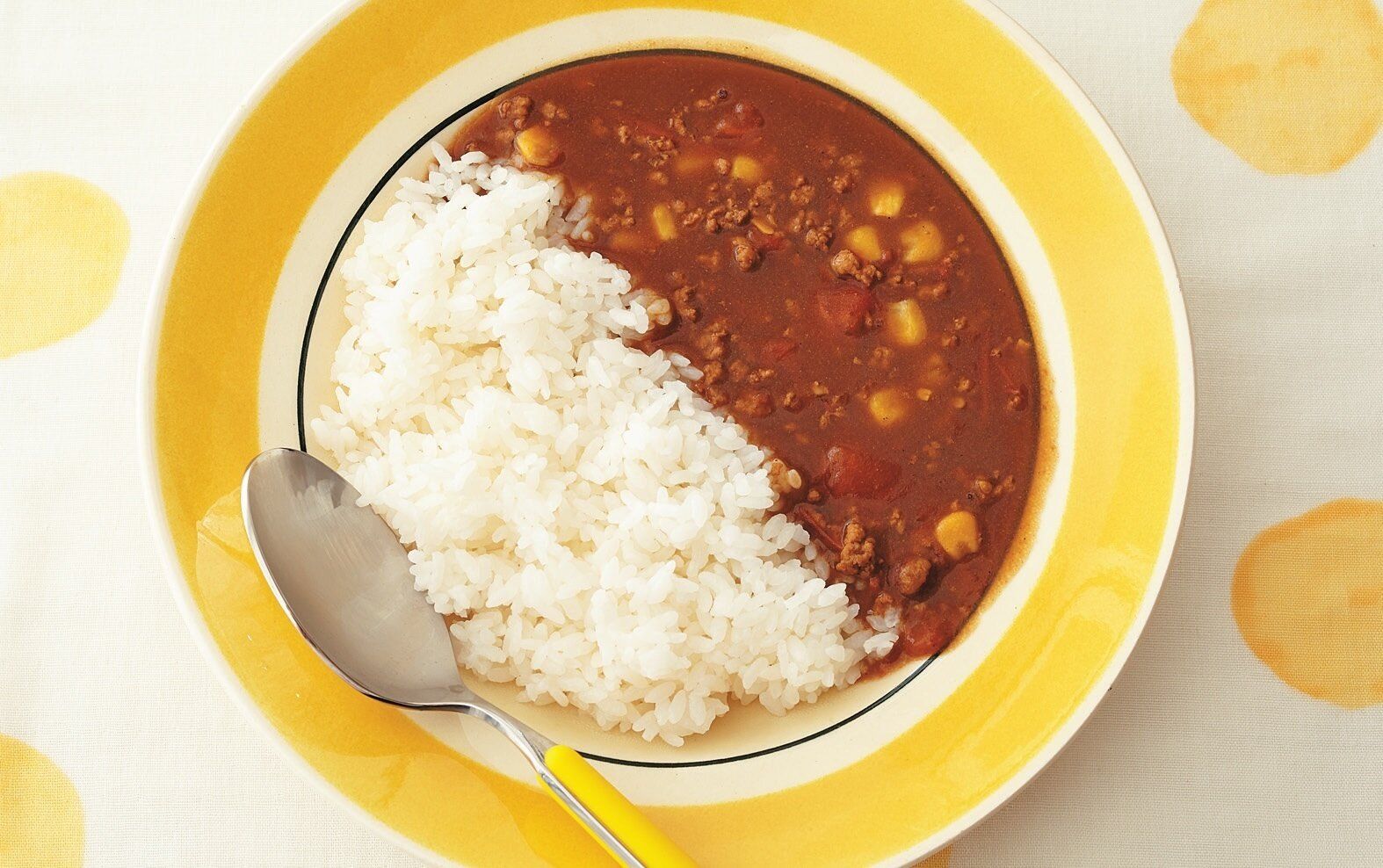 ある物だけで作る手軽さが嬉しい♪コーンとトマトのスピードカレー