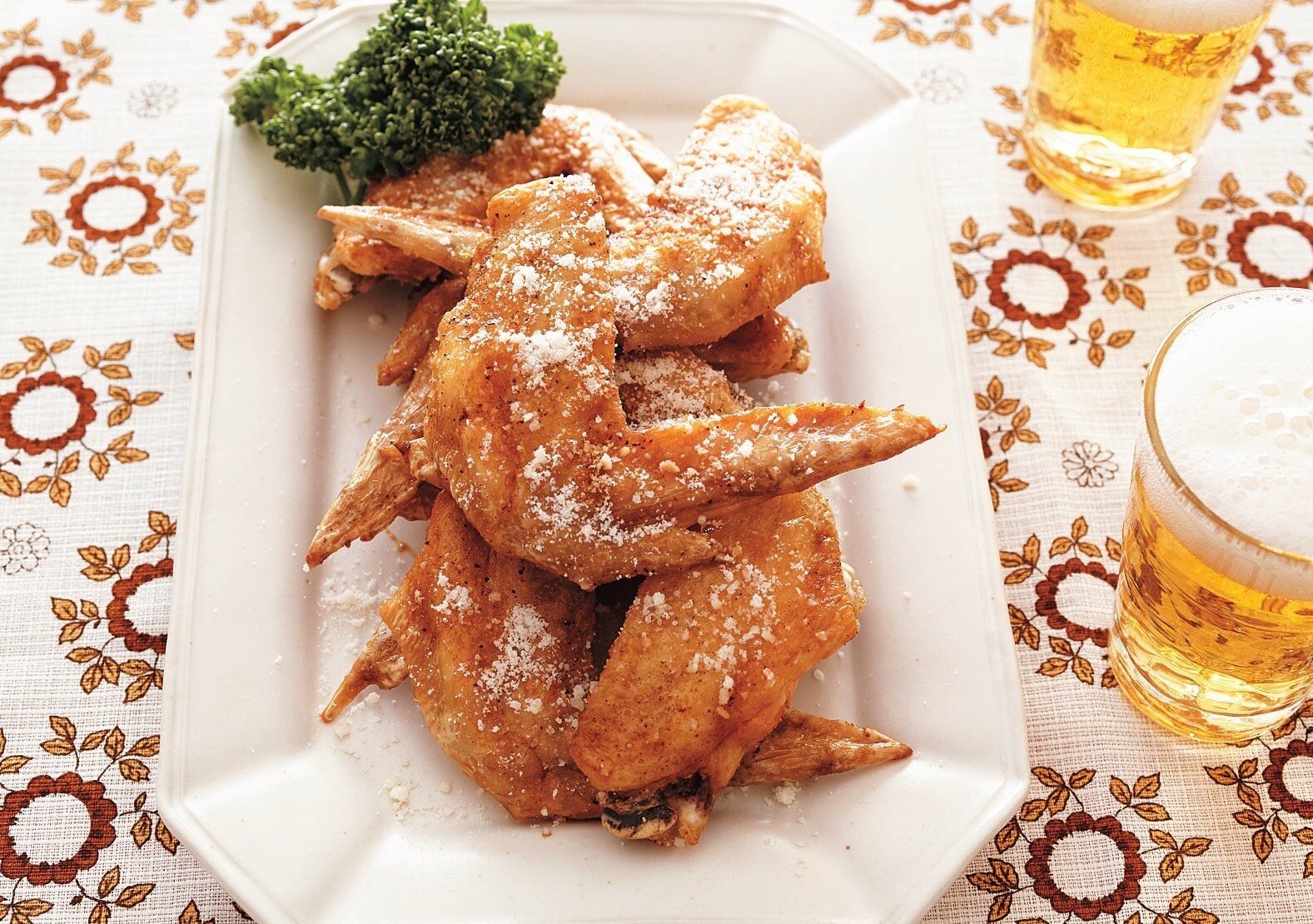 素揚げにしてソースを塗るだけで簡単！鶏手羽先のカリッと揚げ