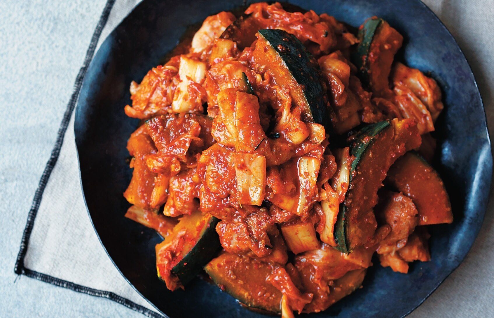 キムチのうまみで味つけラクちん♪鶏肉とかぼちゃのタッカルビ風