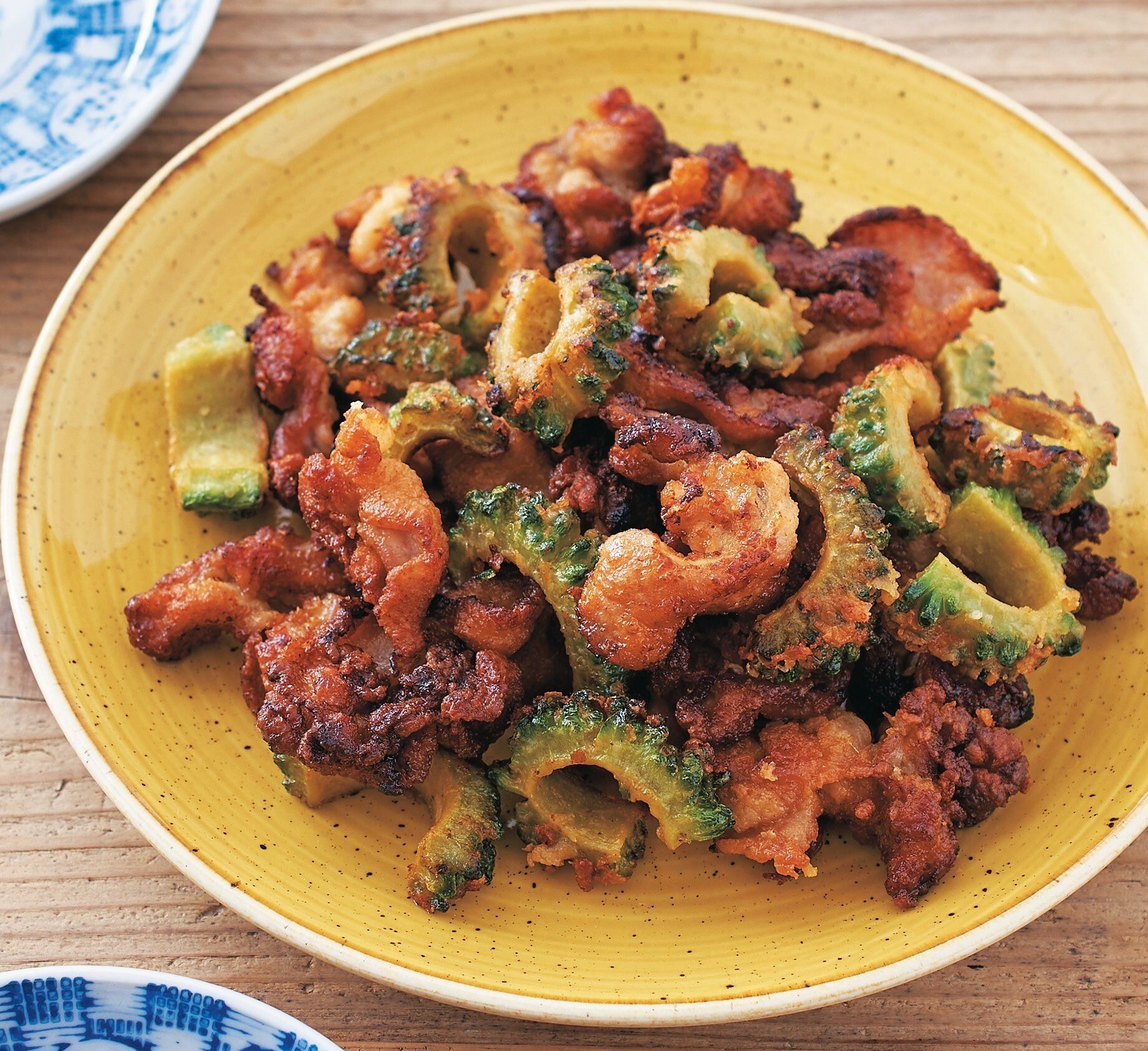 一気に揚げ焼きしてあっという間！豚肉とゴーヤーのカリカリ揚げ