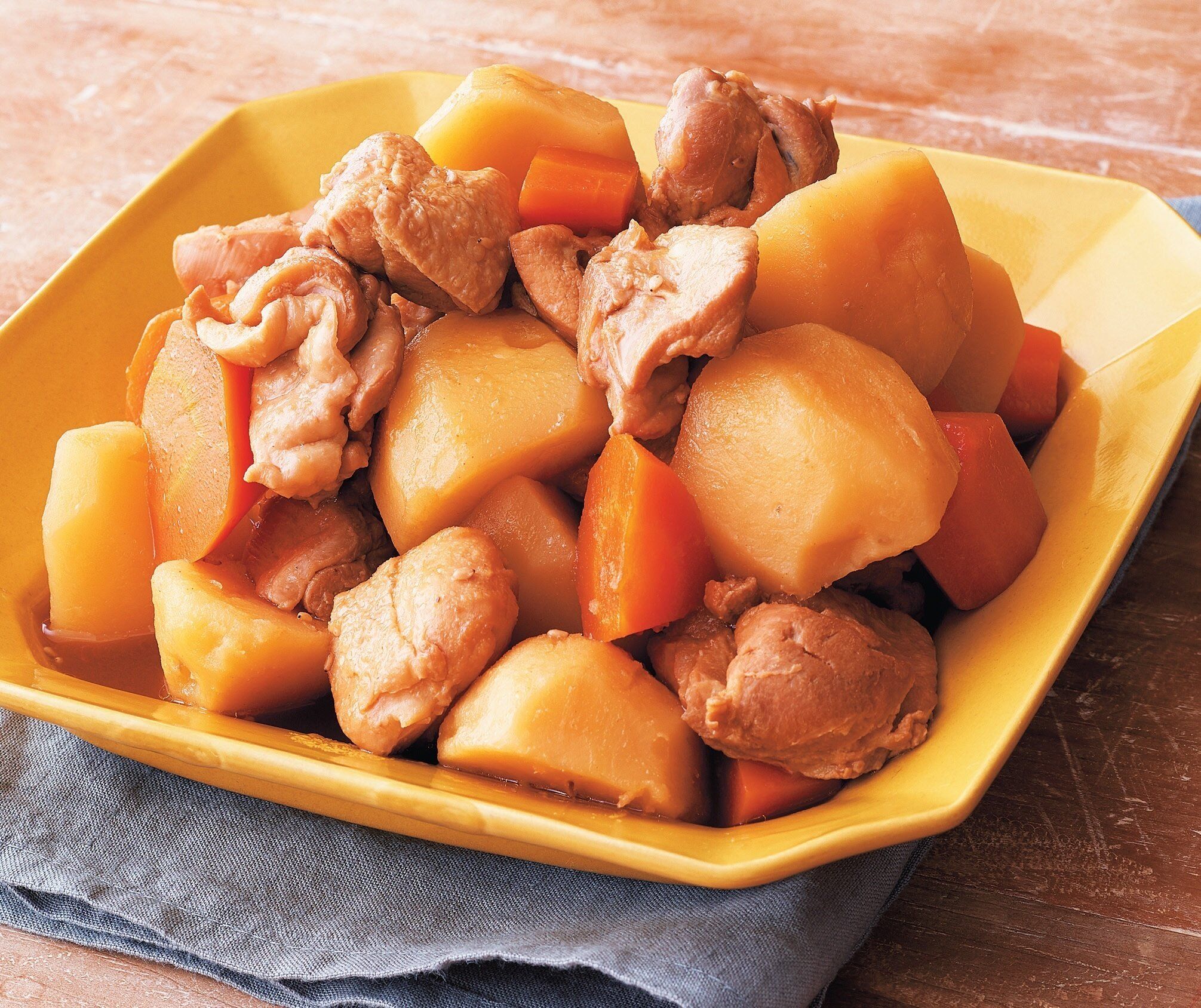 鶏肉と焼き肉のたれで肉じゃがが作れちゃう♪鶏じゃが