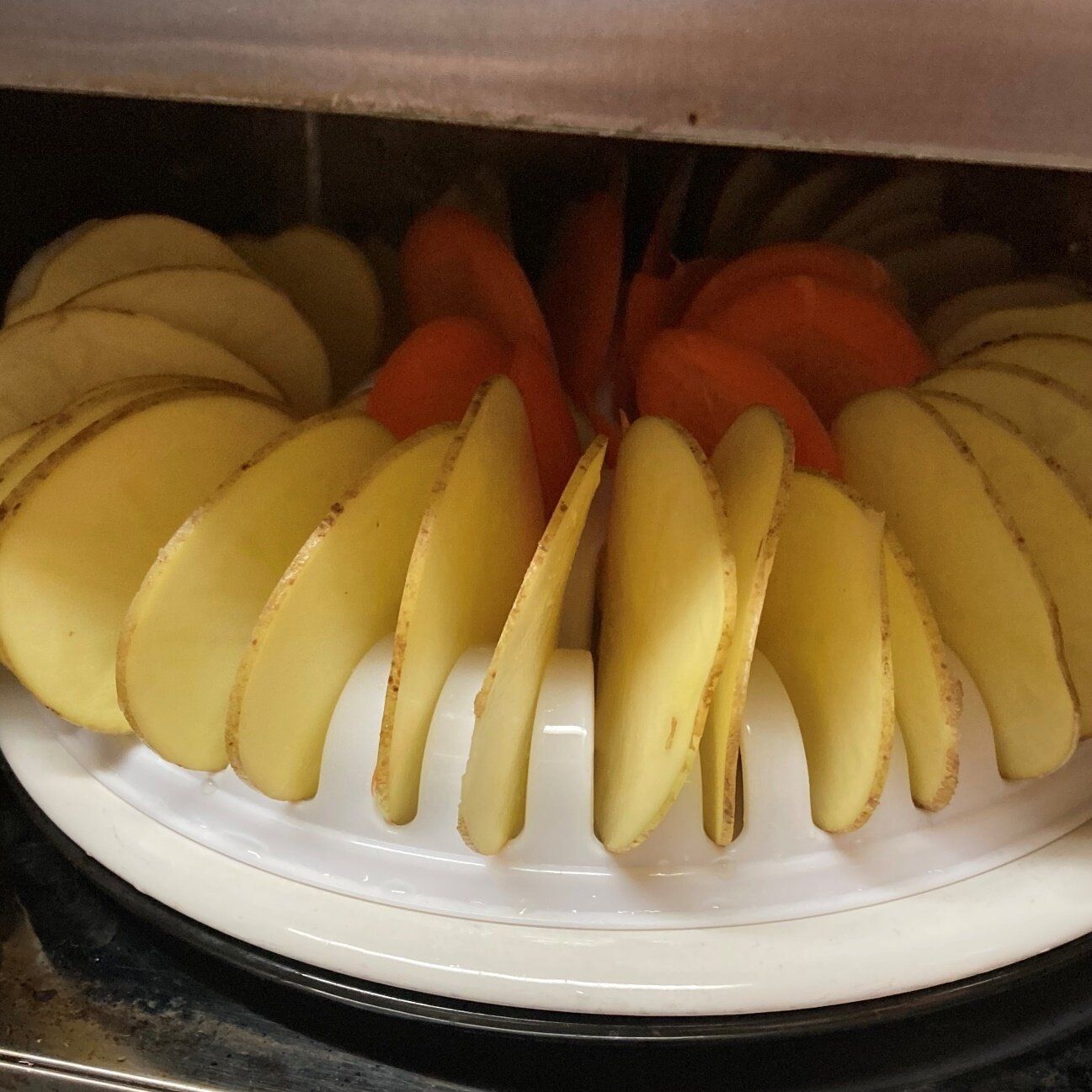 【ダイソー】自分でつくる低カロリーなポテトチップス「電子レンジチップスメーカー」