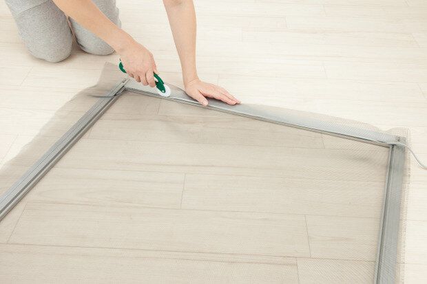 自分でできる「網戸の張替え方」を解説！必要な道具と費用目安も紹介