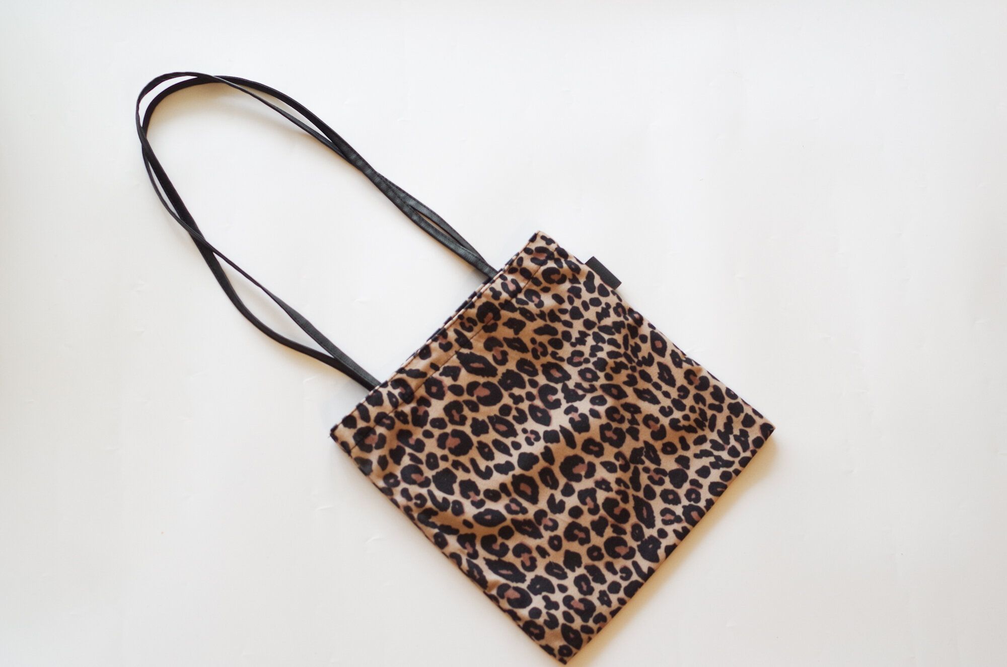 【3COINS】A4サイズ収納OK！レオパード柄トートが高コスパです