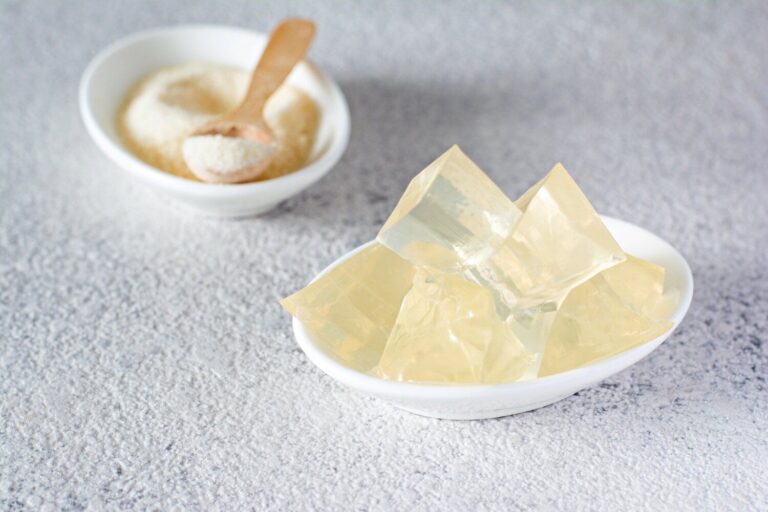 【管理栄養士監修】賞味期限切れの「ゼラチン」はいつまで大丈夫？傷んだときの特徴や保存方法を解説！