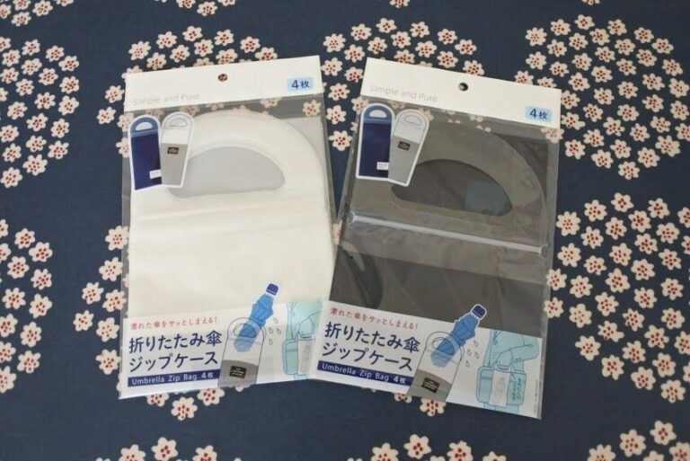 【セリア】雨の日には「折りたたみ傘ジップケース」がとっても便利！