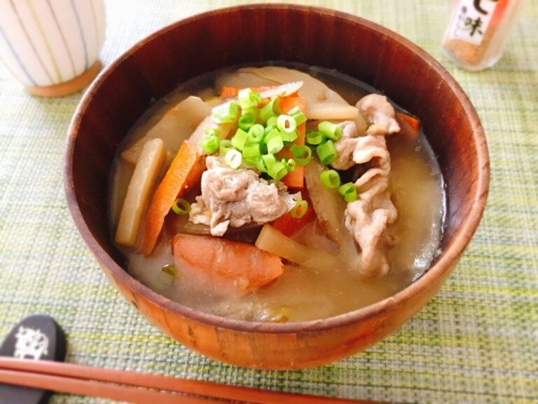 捨ててしまいがちな野菜のあの部分で！心も身体もあたたまる豚汁