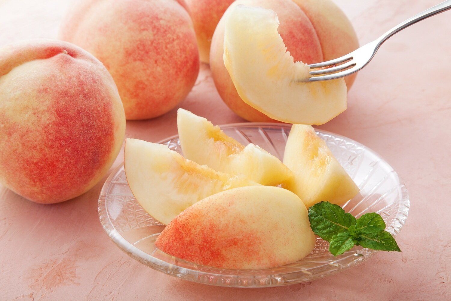 【管理栄養士監修】「桃」の主な栄養素とカロリーまとめ！おすすめの調理方法は？