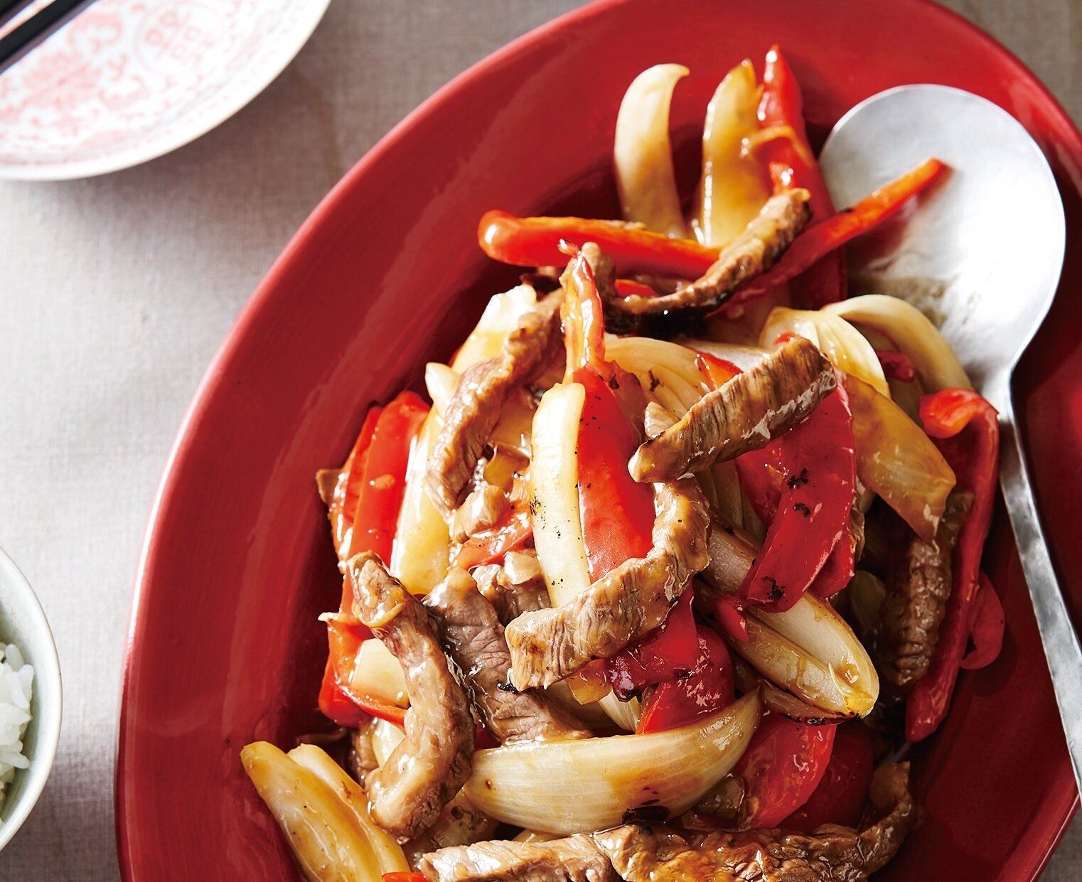どんどん箸も進んで大満足！牛肉とピーマン、玉ねぎの甘酢炒め