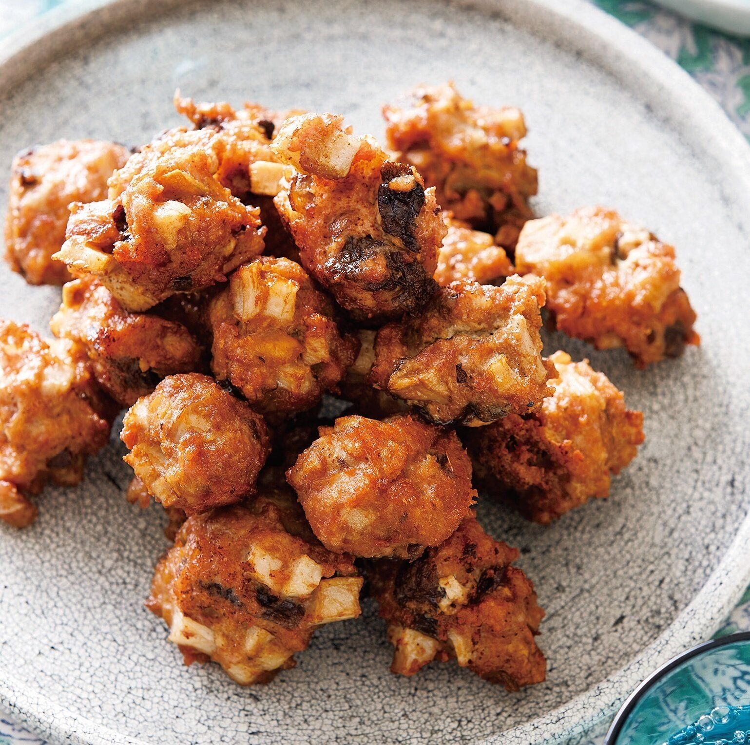 さくさく＆ジューシーな味わい♪「鶏ひき肉とれんこんのちぎり揚げ」レシピ