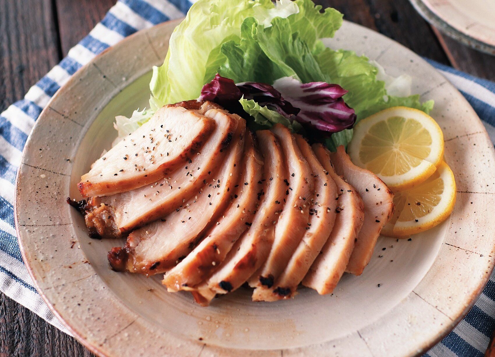 漬けてチンすれば驚きのしっとり感！レンチン鶏チャーシュウ
