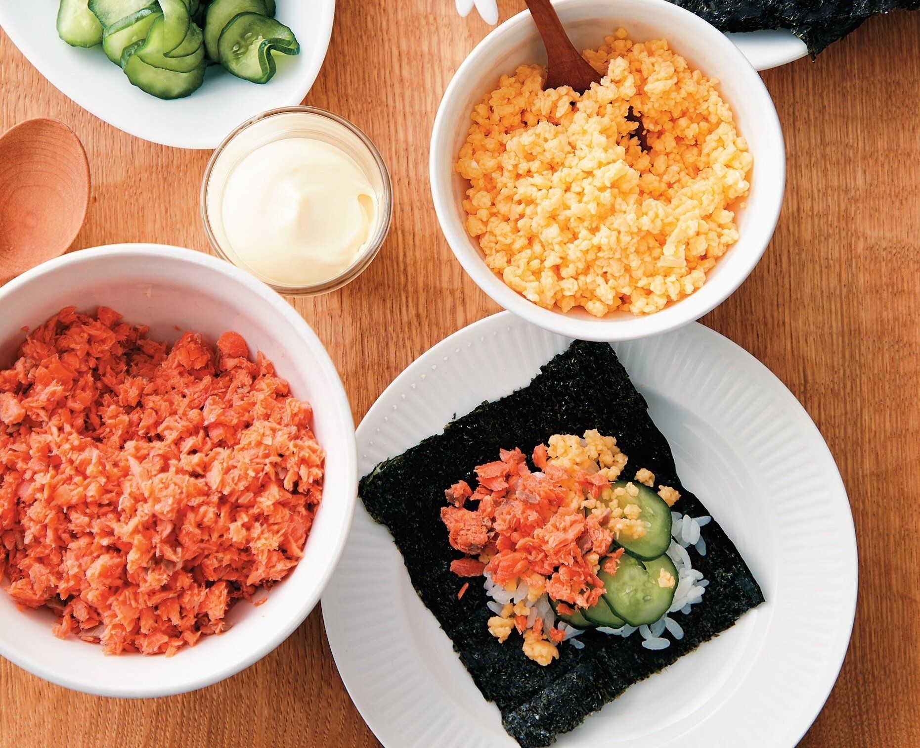 自家製鮭フレークならメインでもOK♪並べるだけ手巻きずし