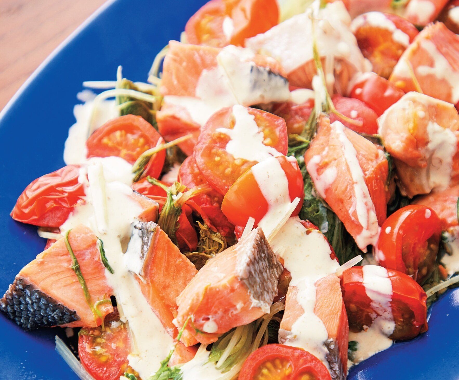 水菜たっぷりで野菜不足も解消！「塩鮭」のサラダ風フライパン蒸し