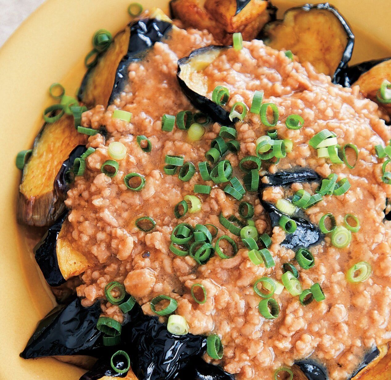 ひき肉は早く火が通るから即完成♪揚げなすのとろとろ肉みそがけ