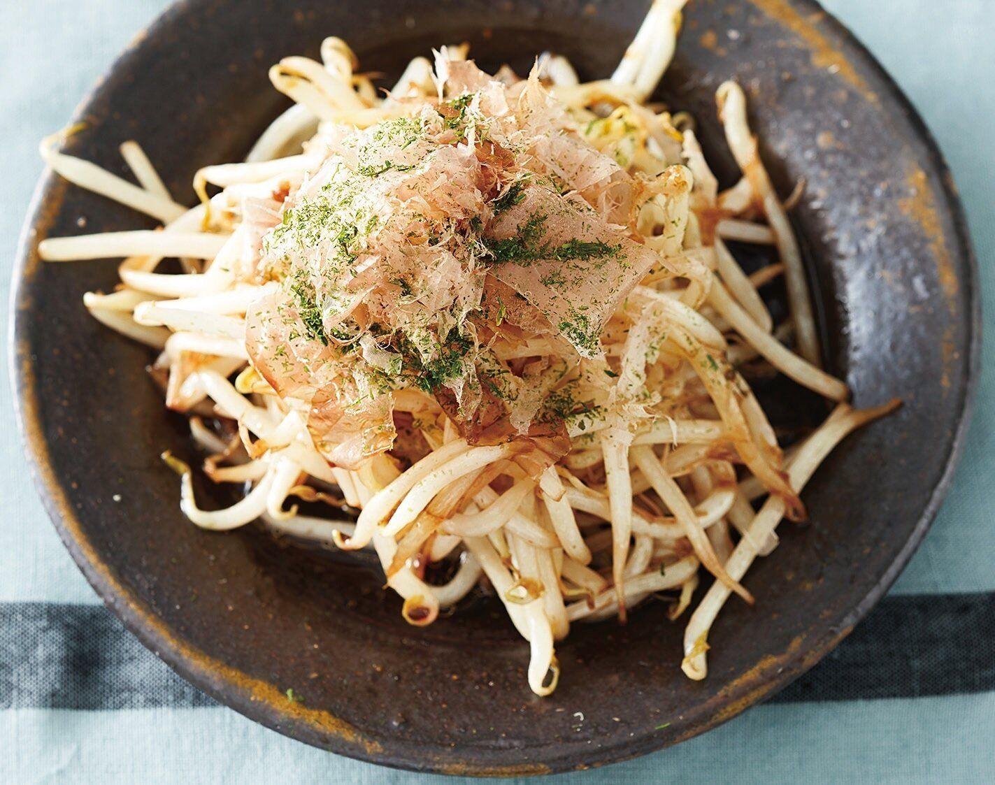 ソース味におかか、青のりで食欲UP！もやしのしゃっきりソース炒め