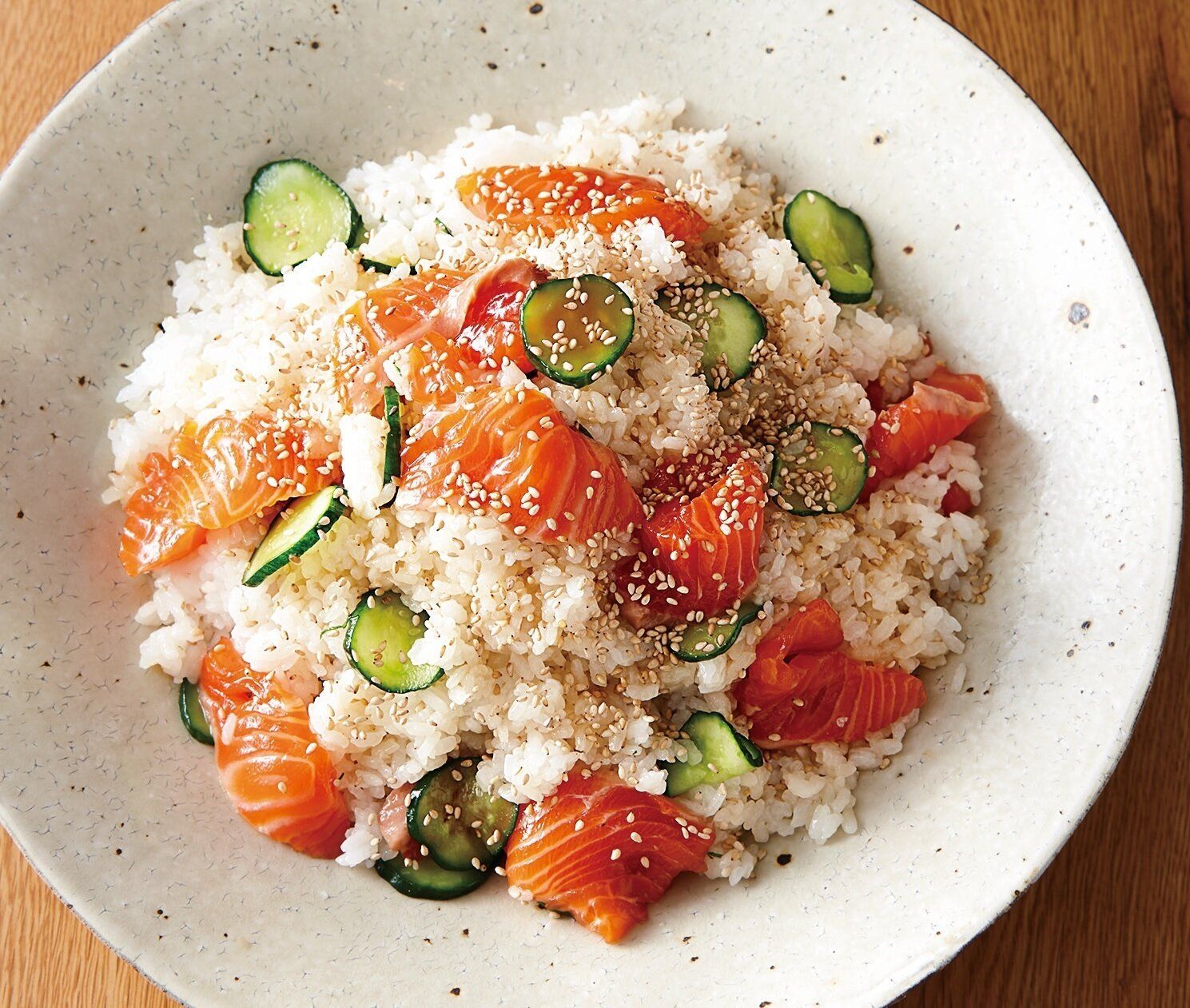 火を使わずにできちゃう♪サーモンときゅうりの手こねずし風