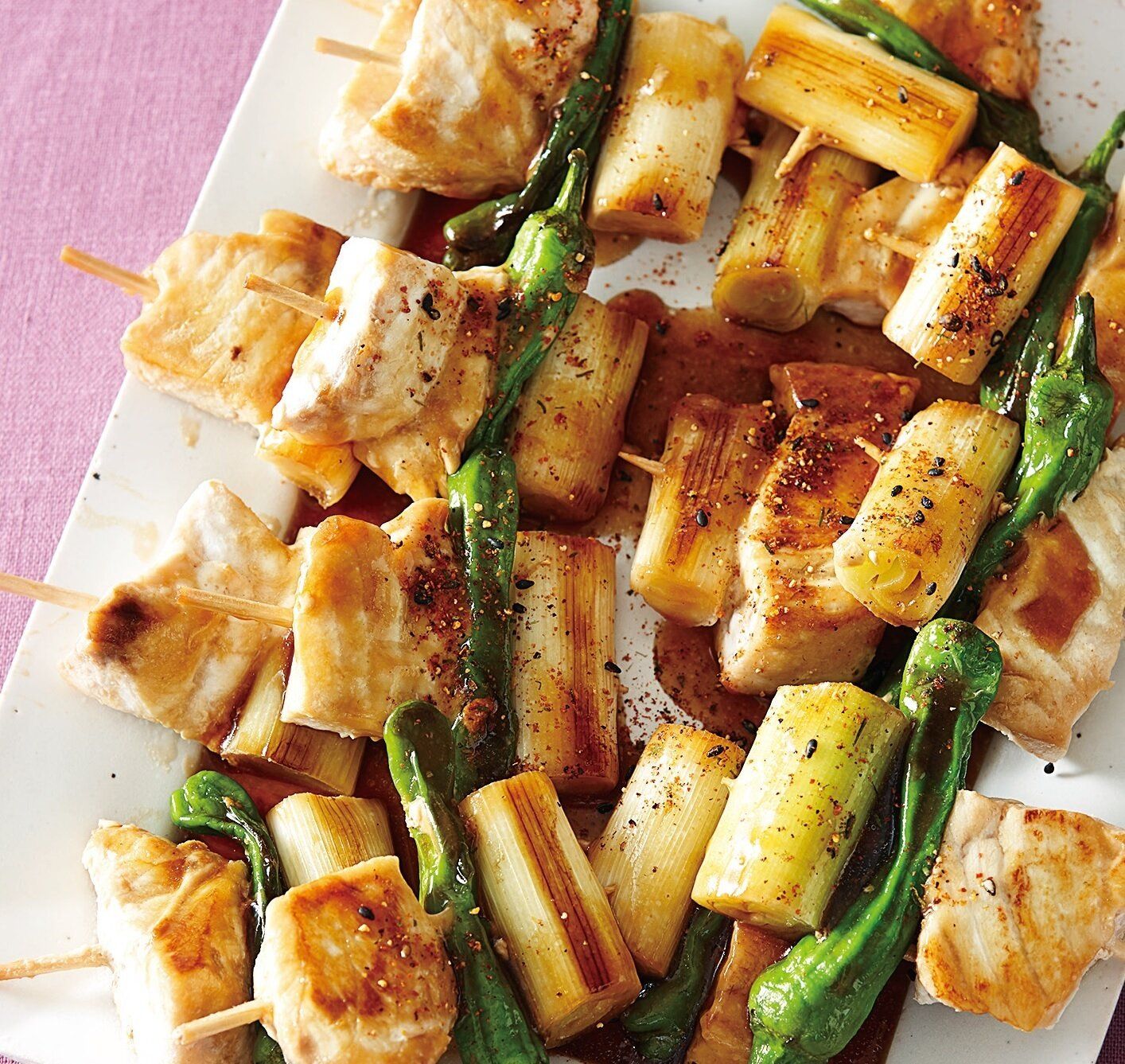 こんがり焼いたら焼きとりのたれをからめて♪めかじきのねぎま