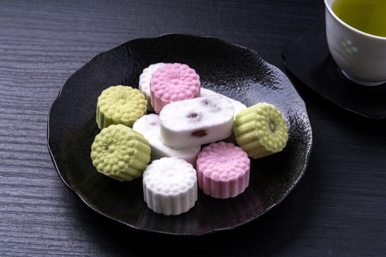【管理栄養士監修】賞味期限切れの「落雁（らくがん）」はいつまで大丈夫？傷んだときの特徴や保存方法を解説！