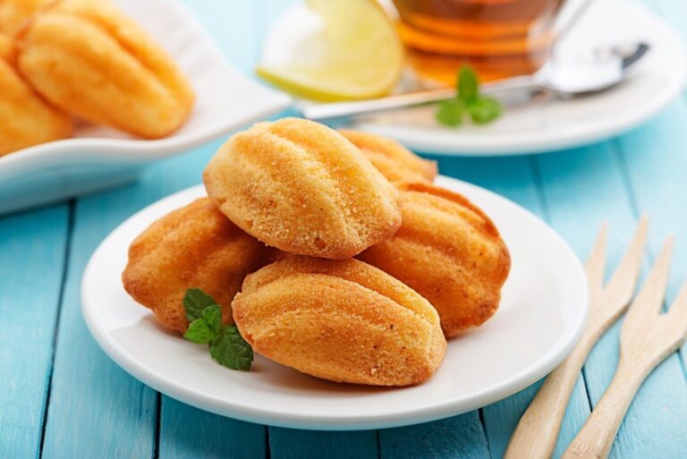 【管理栄養士監修】賞味期限切れの「マドレーヌ」はでいつまで食べられる？傷んだときの特徴や保存方法を解説！
