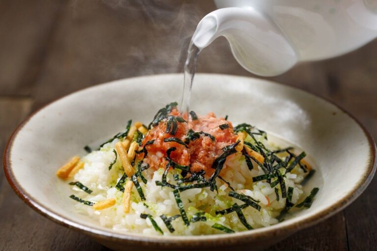 【管理栄養士監修】賞味期限切れの「お茶漬け」はいつまで食べられる？傷んだときの特徴や保存方法を解説！
