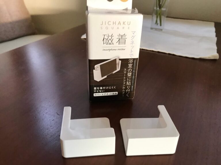 【暮らしの知恵】壁に磁石で貼りつくマグネットスマホホルダー