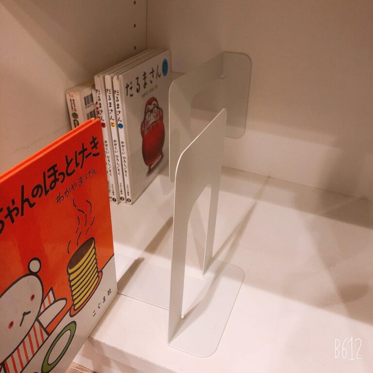 本立ては縦に置くより横がオススメ！整理収納アドバイザーが教えるストレスフリーな収納術