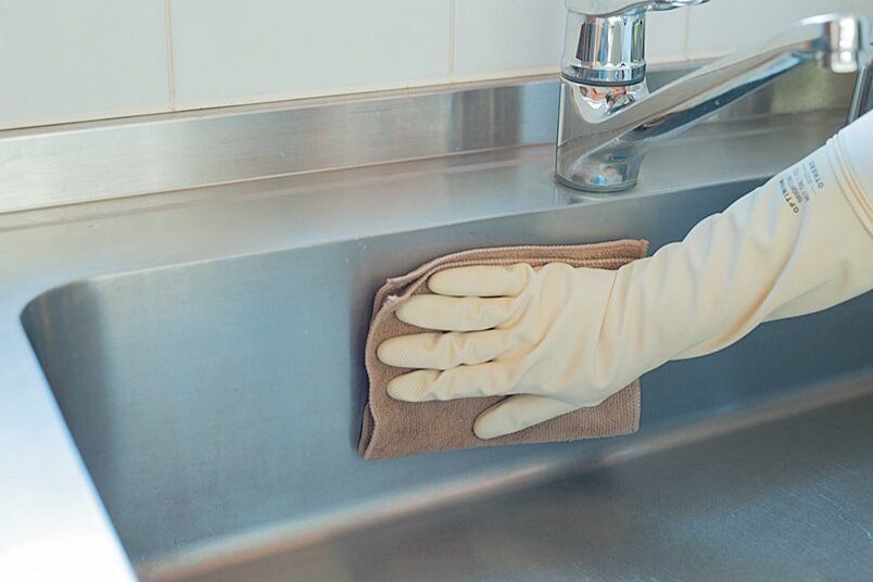 中も外も意外と汚れている!?冷蔵庫の大掃除方法