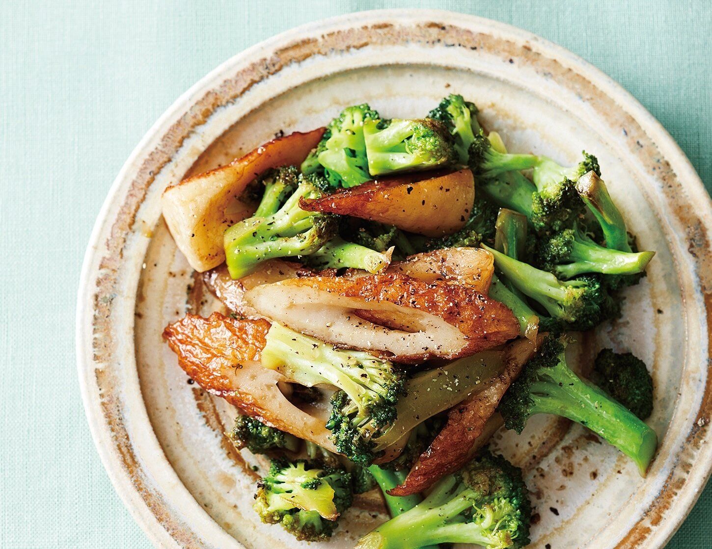 小さく切ってべんとうに！ブロッコリーとちくわのウスターソース炒め