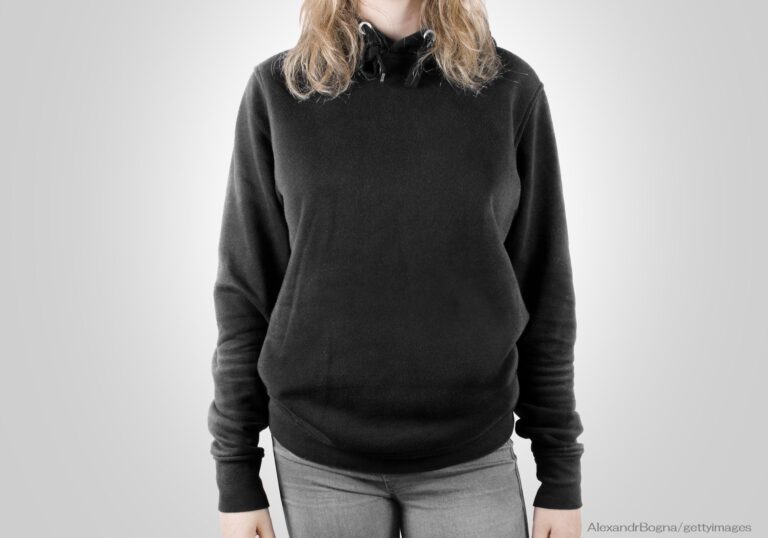 手にとりがちな定番色が危険！？40代が“老け見え”する色は意外にもこの2色！