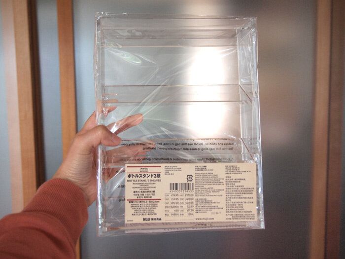 洗面台に散らばっていた化粧品が一瞬で片付く！無印良品のアクリルボトルスタンド
