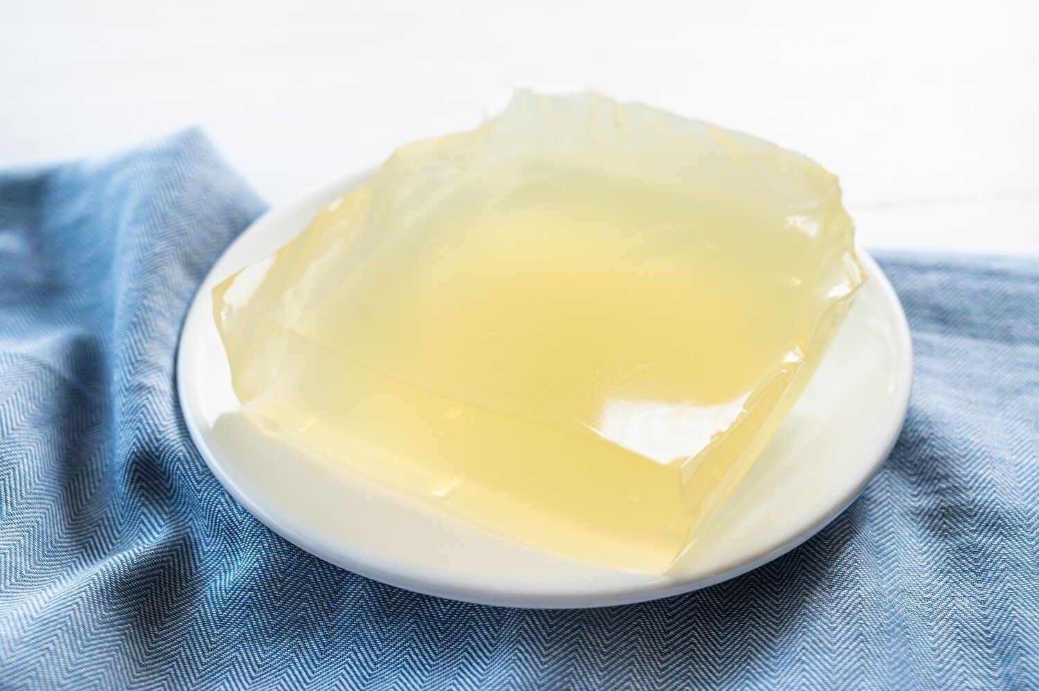 【管理栄養士監修】賞味期限切れの「寒天」はいつまで大丈夫？傷んだときの特徴や保存方法を解説！