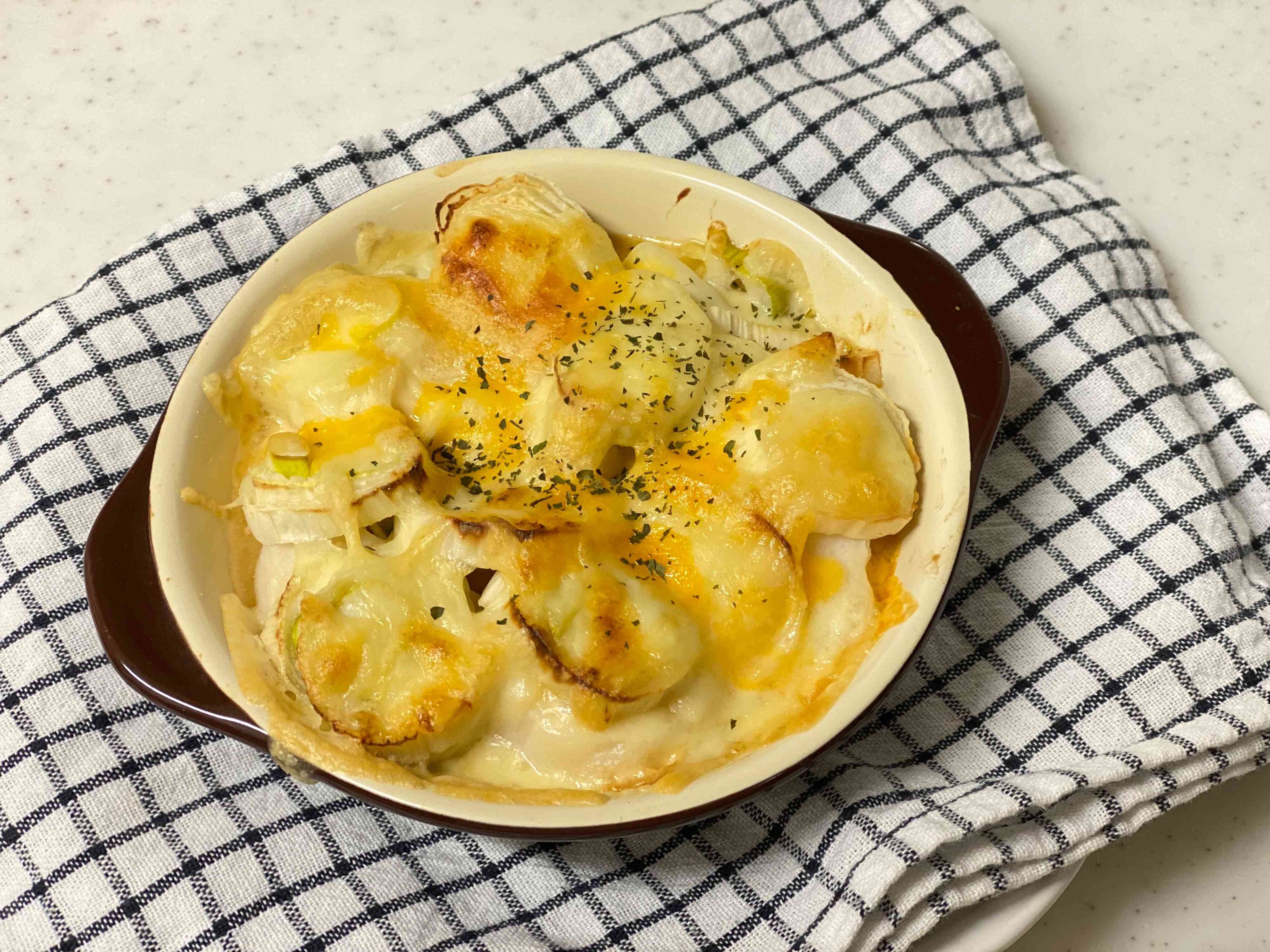 【時短レシピ】10分で完成！里芋の味噌チーズ焼きが絶品！