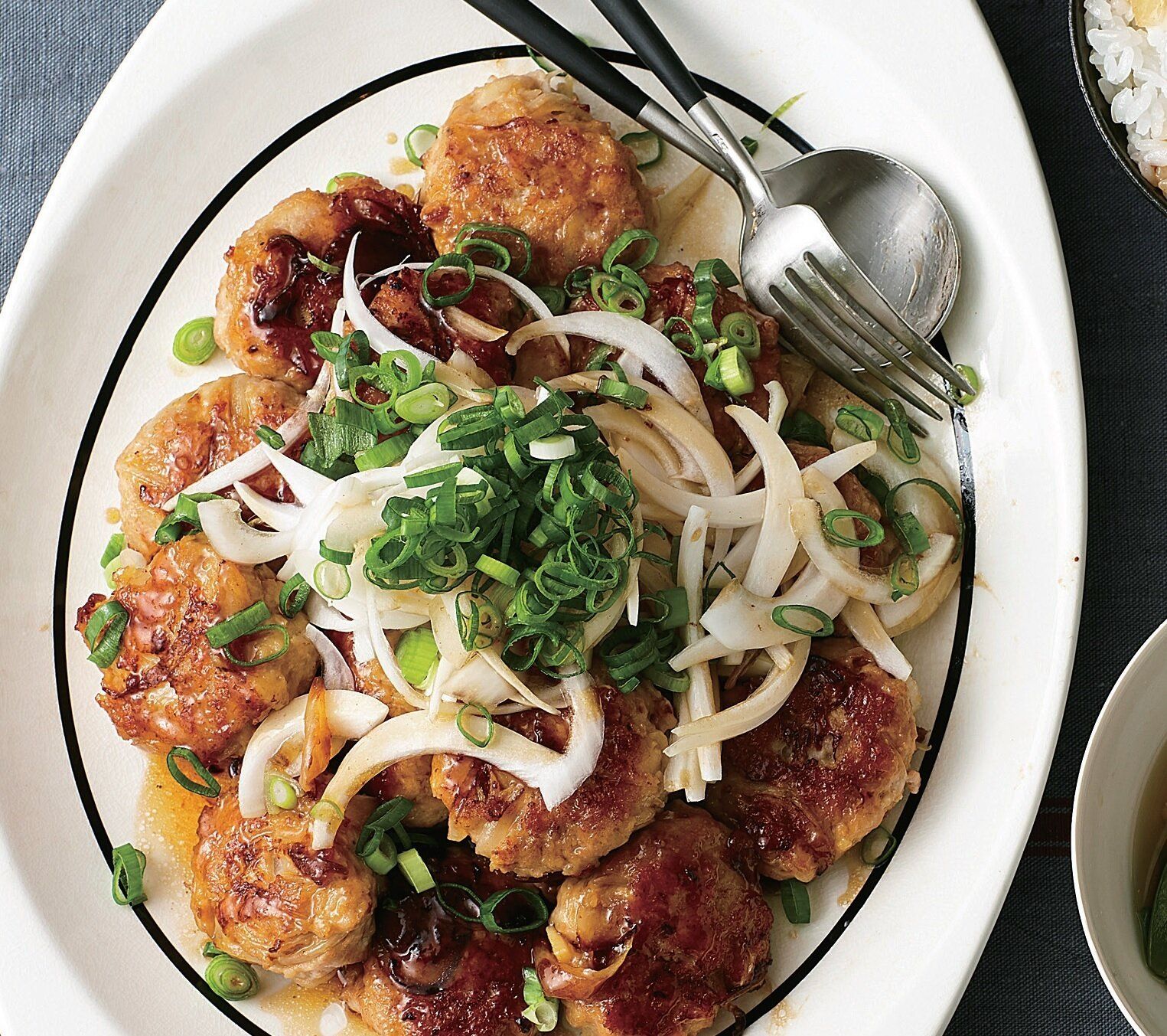 たれがからんでいくらでも♪新玉つくねの照り焼き刻み玉ねぎのっけ