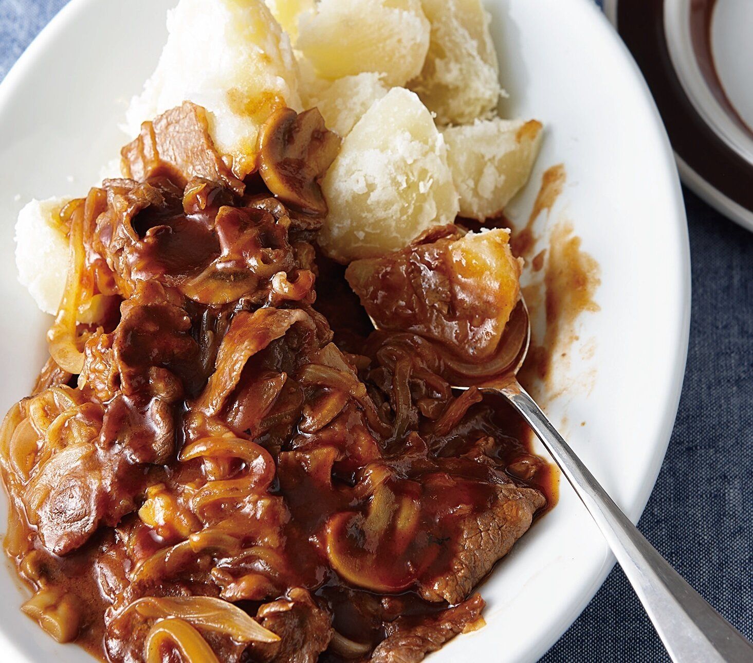 家の材料で洋食屋さんの味を再現！しっとりポテトのハヤシソース