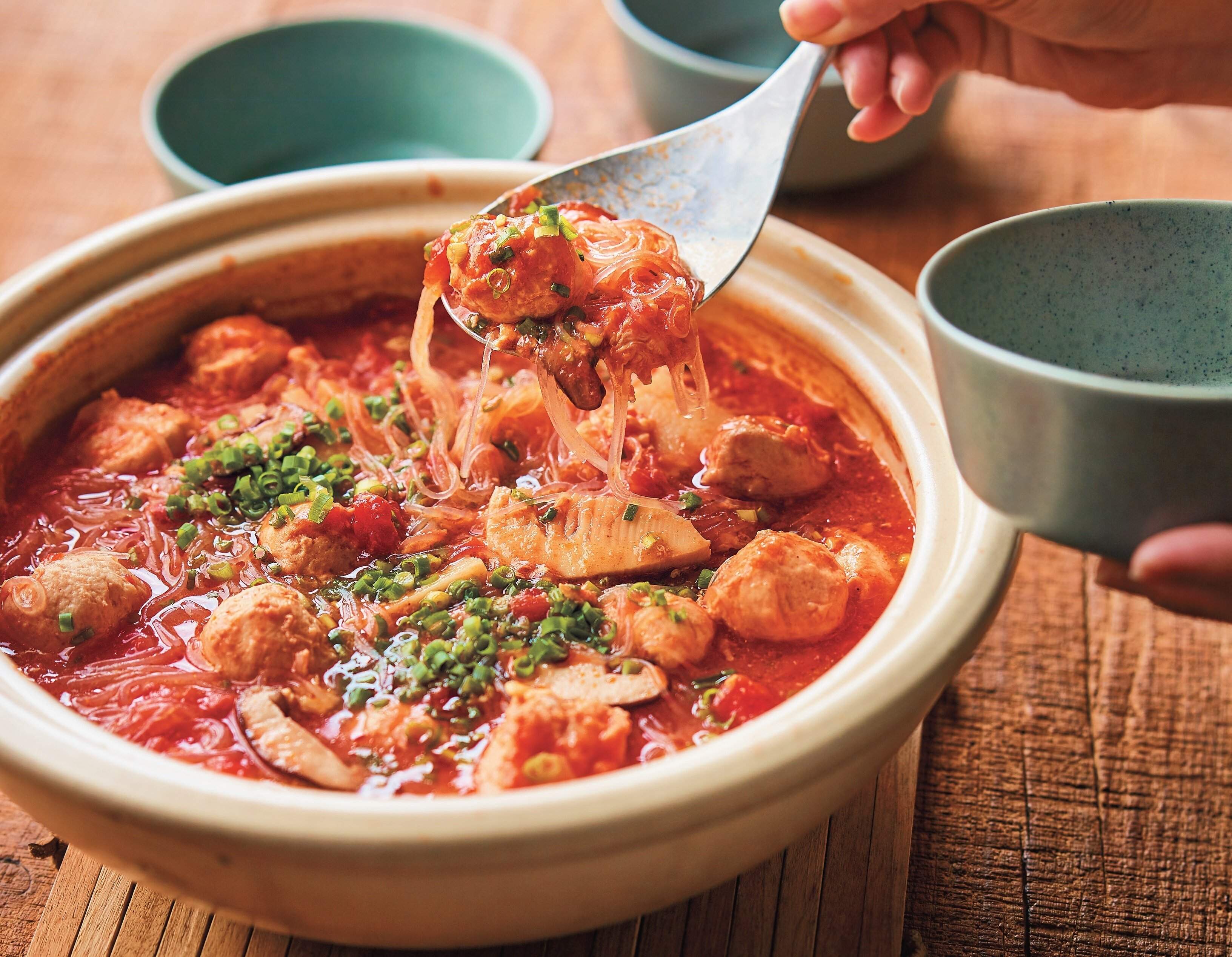 うま酸っぱいトマトで食欲モリモリ！鶏だんごのトマト酸辣湯