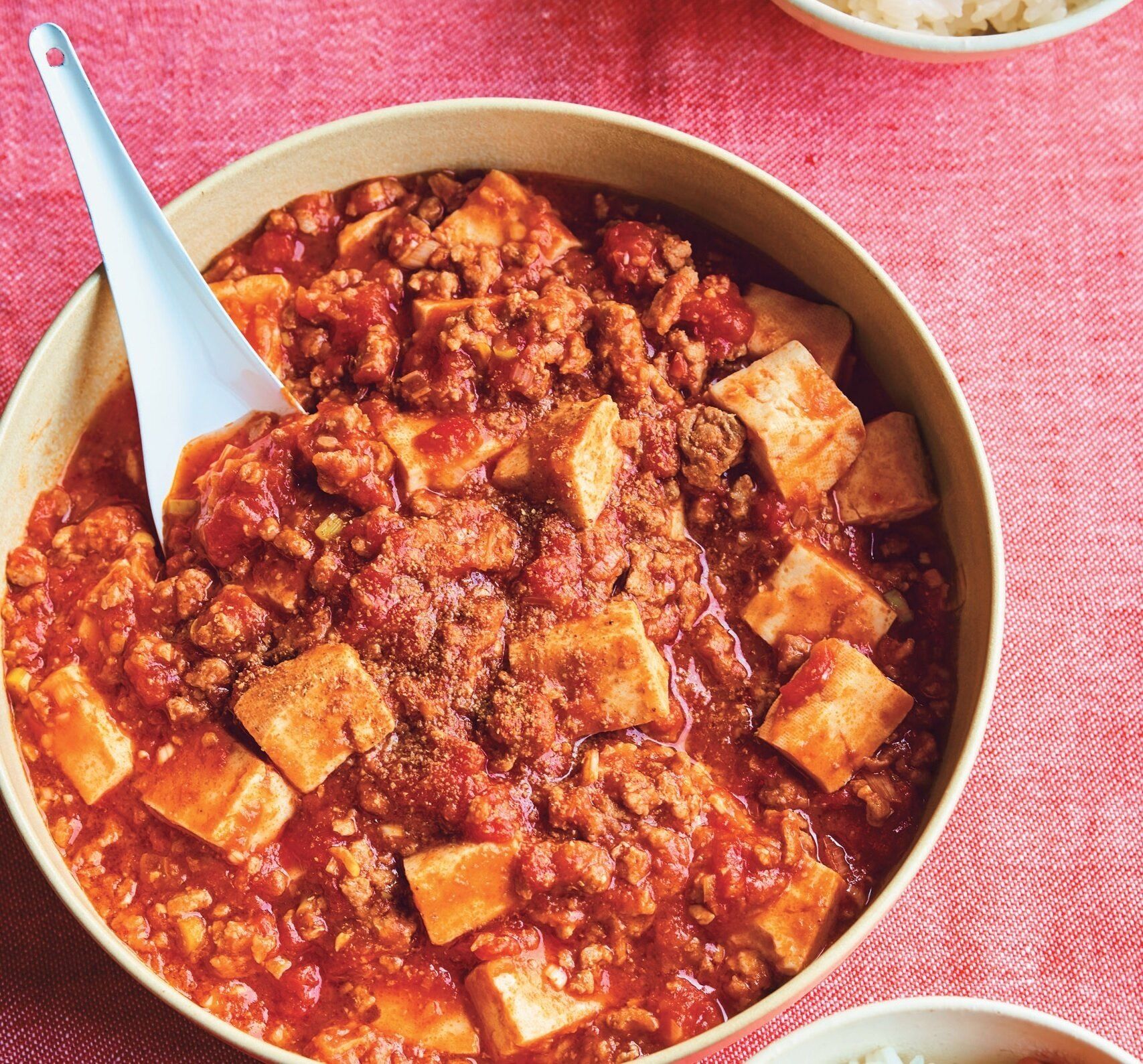 トマト缶で煮るとさっぱりしたおいしさに！トマトマーボー