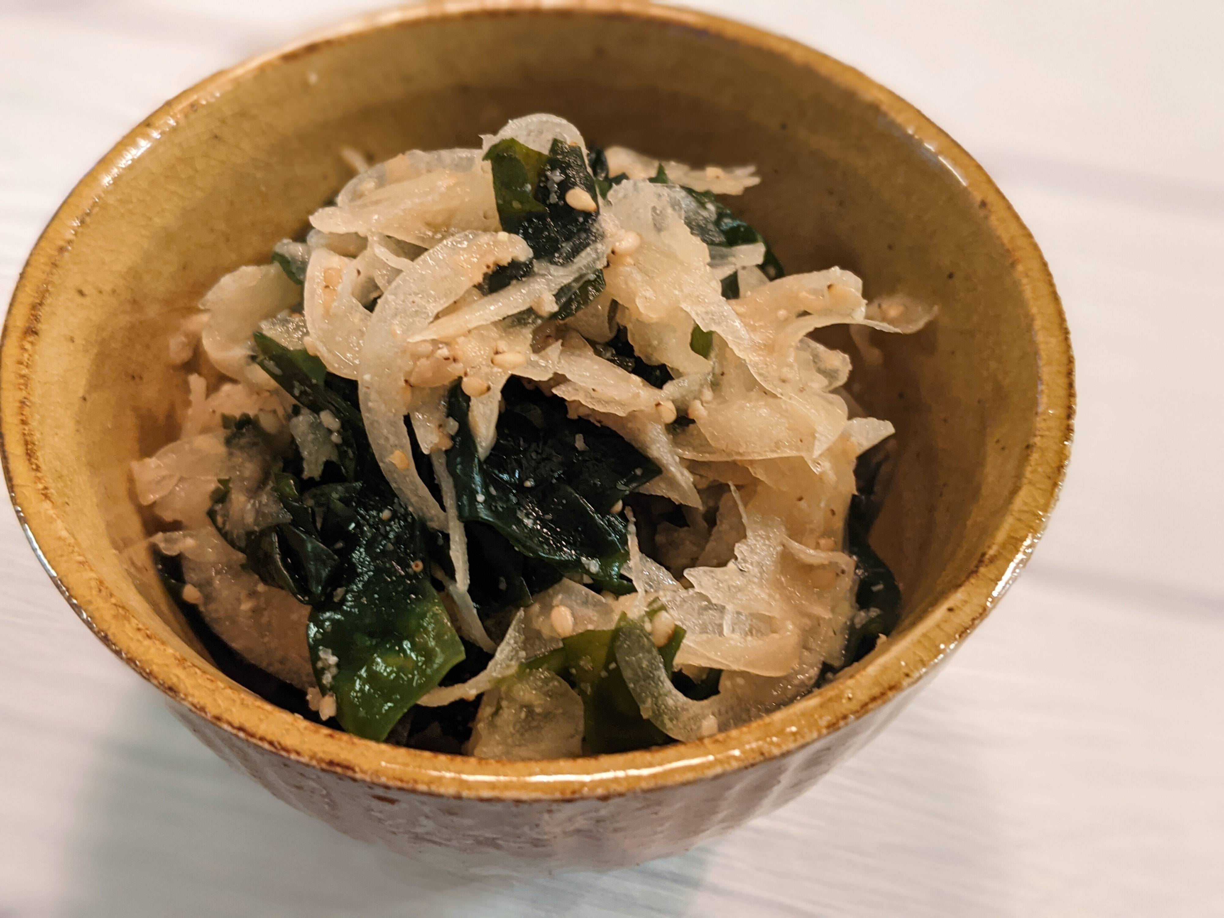 【火を使わず簡単もう一品】玉ねぎとワカメのめんつゆ和え