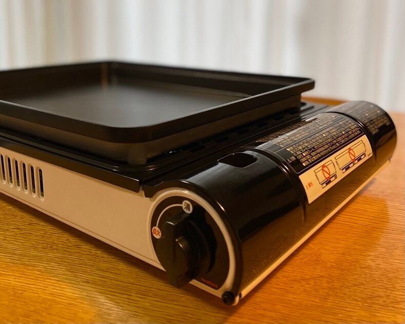 おうち時間が充実するうえに省スペースで停電時にも使える⁉︎持っていて損なしの2in1ホットプレート