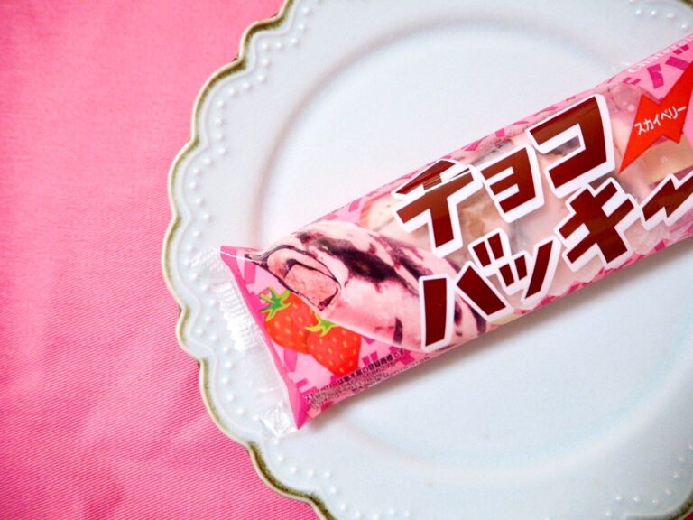 【シャトレーゼ】大人気チョコバッキーに今年も旬の味が登場！70円でこのクオリティ、リピ確定のスカイベリー