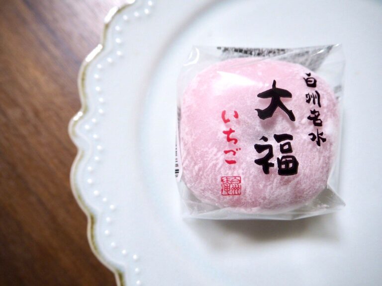 【シャトレーゼ】手のひらサイズに”おいしさ”と”幸せ”がぎゅっと詰まった高コスパのいちごスイーツ