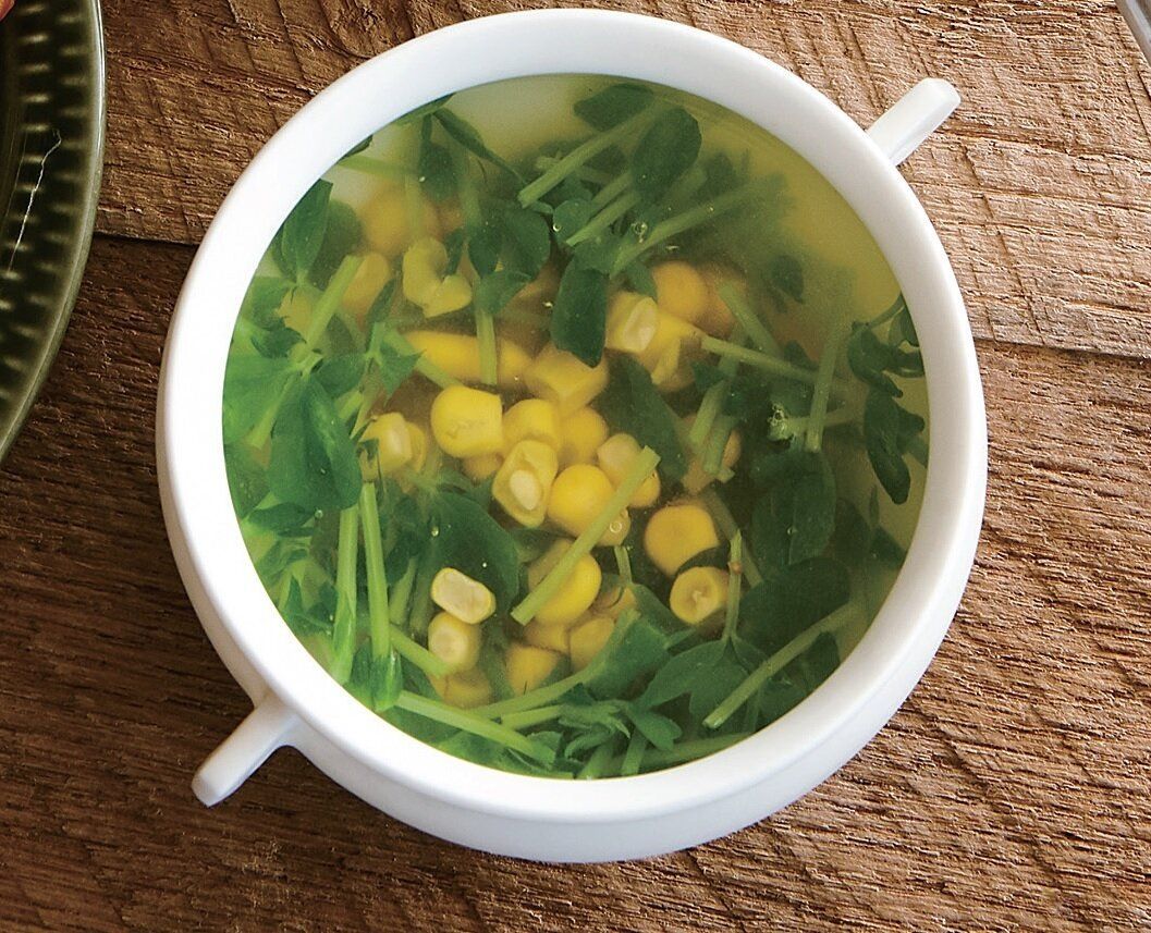 あっという間＆栄養バランスも◎！豆苗とコーンの注ぐだけスープ