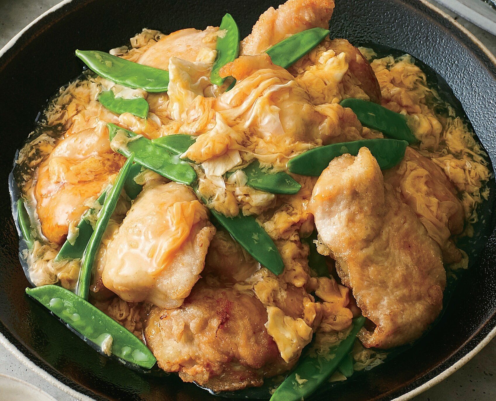 ふわふわで忘れられないおいしさ！鶏胸肉の卵甘酢あんかけ