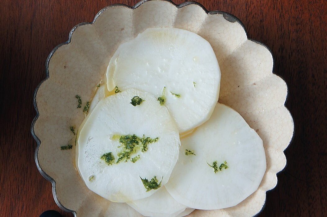 みずみずしいかぶをフレッシュな香りとともに♪かぶのすだちサラダ