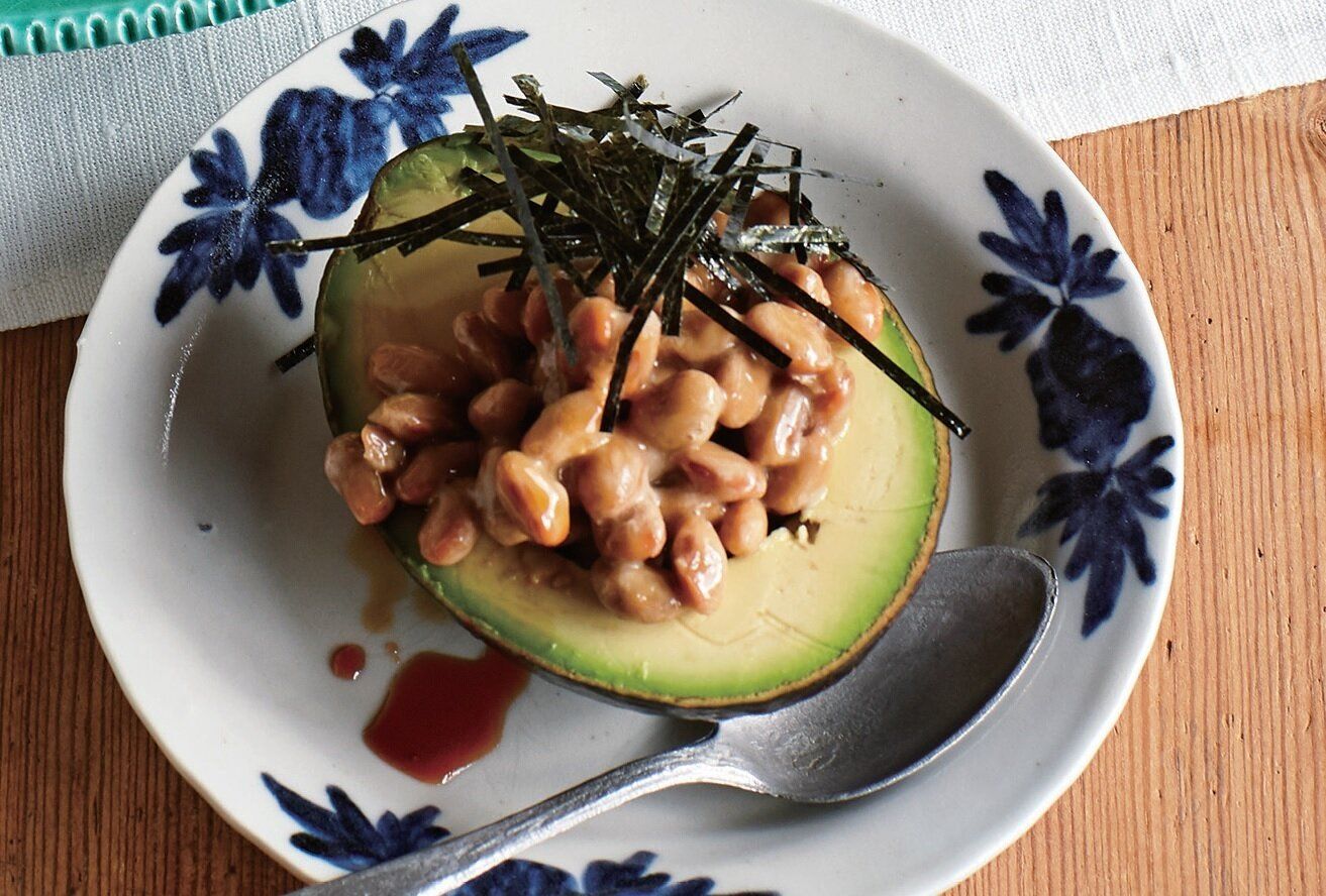 盛りつけるだけで超ラク！スプーンでめしあがれ♪アボカド納豆