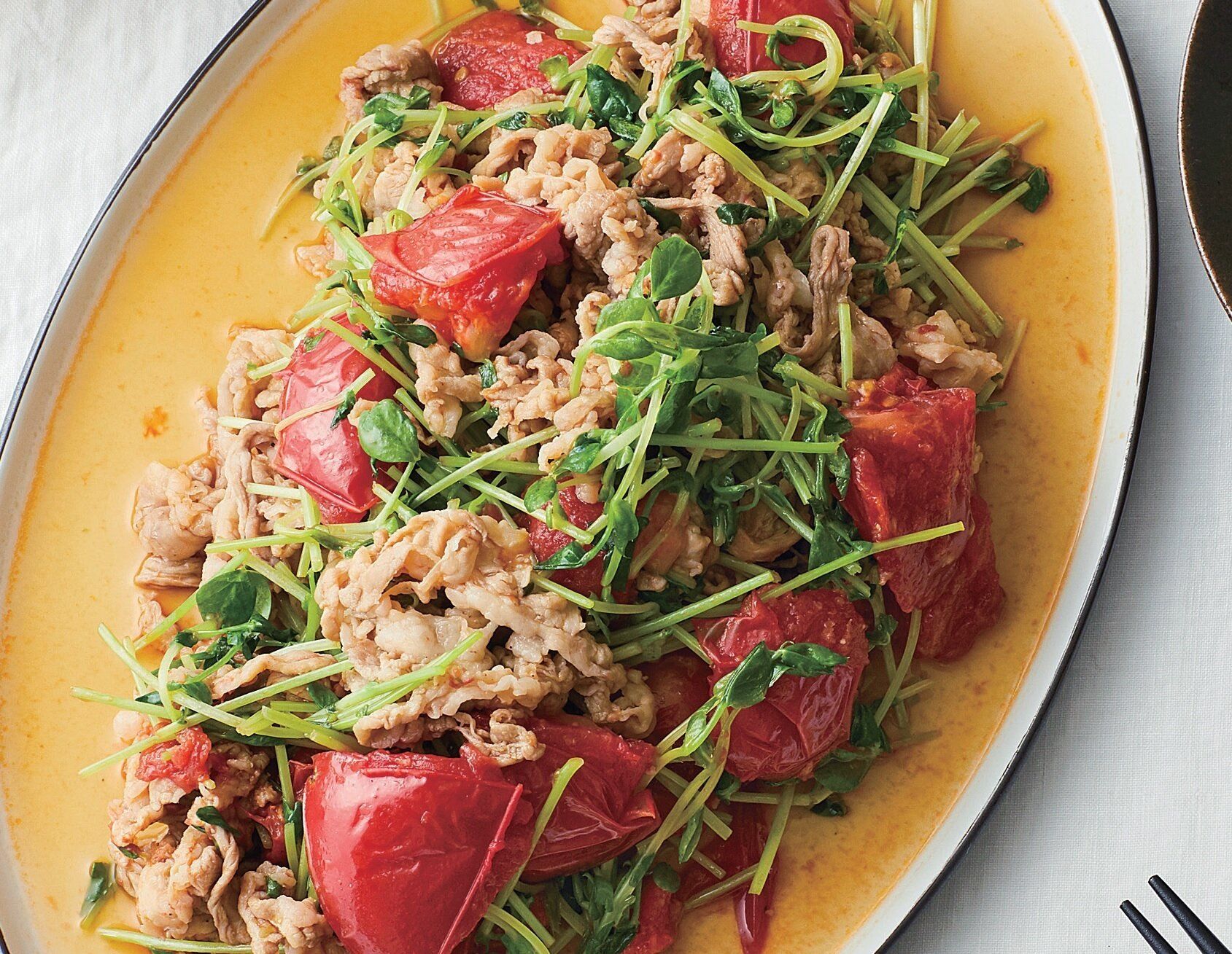 考えなくても作れる！豚しゃぶ肉と豆苗のトマトしょうが炒め