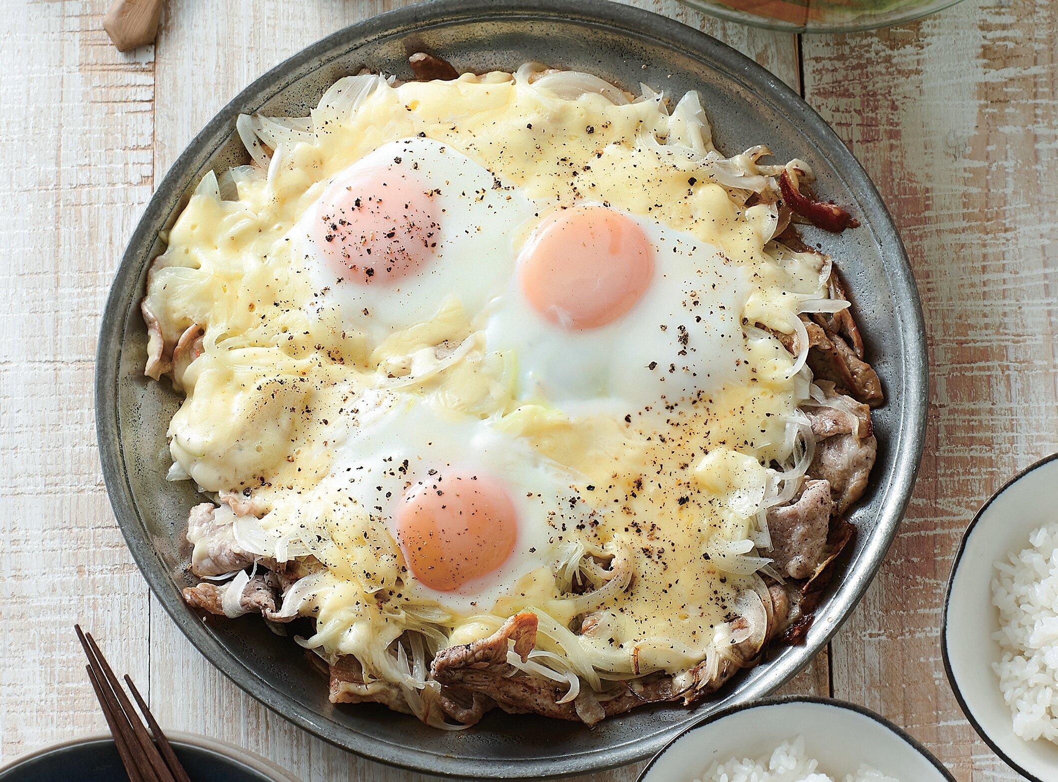 全体に混ぜて召し上がれ♪豚肉と玉ねぎのフライパンピザ