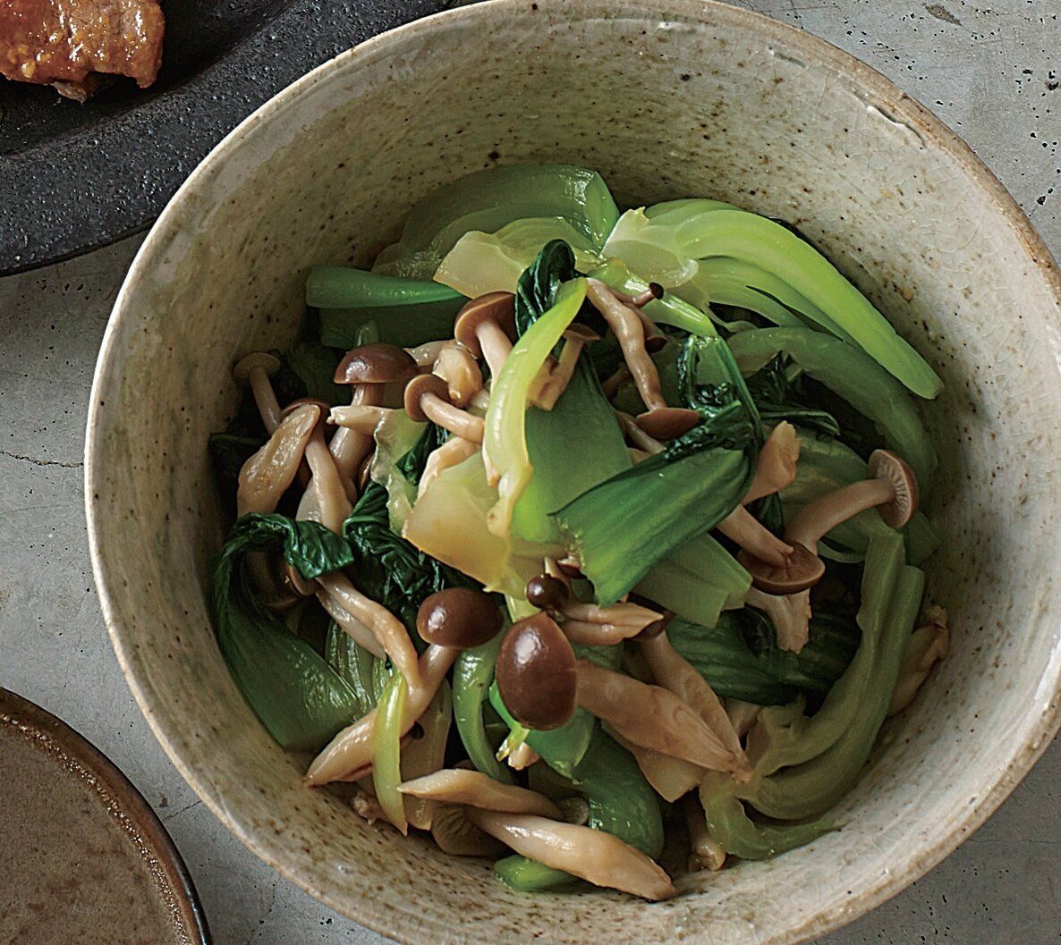ガッツリ肉に合うさっぱり味！ゆで青梗菜ときのこのポン酢がけ