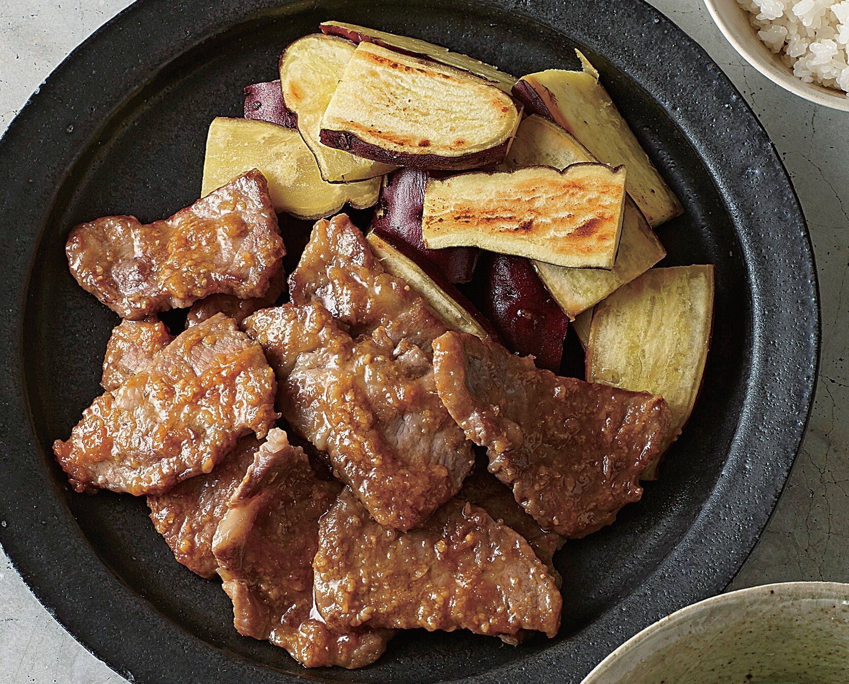 しょうが風味の甘みそ味！野菜のつけ合わせに◎豚肉のみそ照り焼き