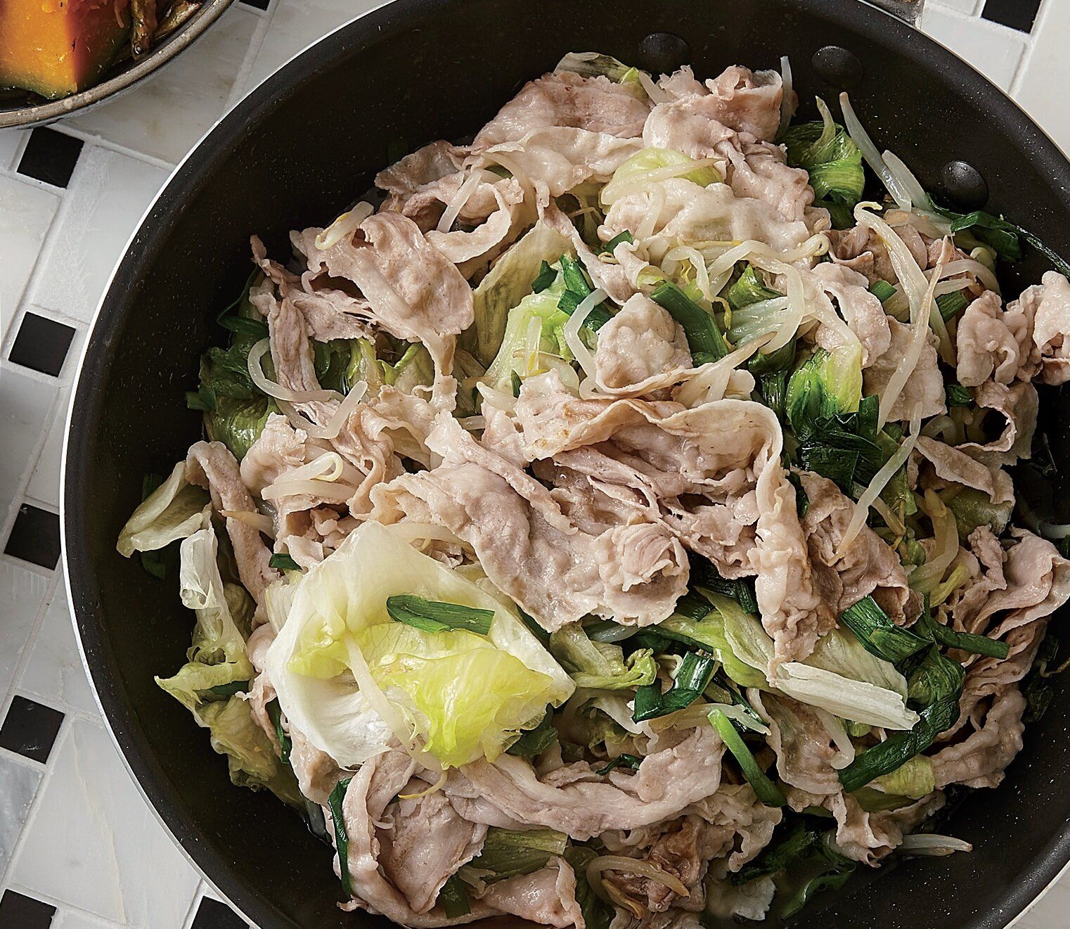 蒸し焼きがたれのダブル使いで豪華に♪豚とレタスの蒸ししゃぶ