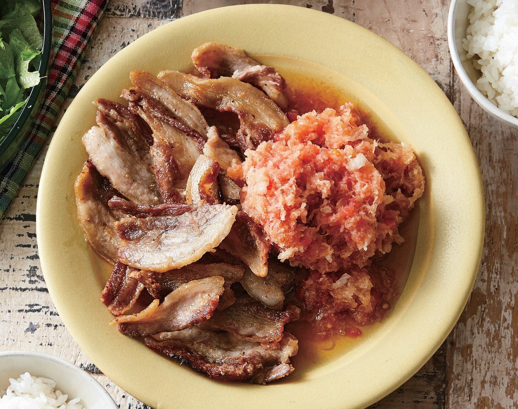 トマトおろしがベストマッチ！カリカリ豚のトマトおろしのせ